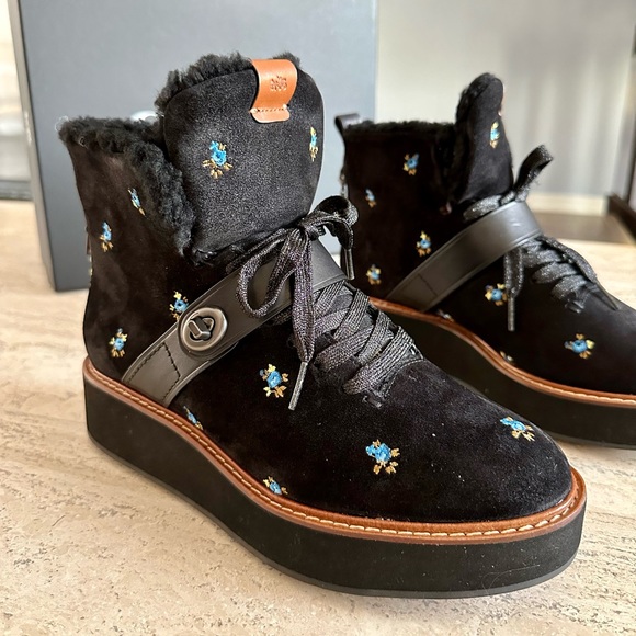 Coach Urban Hiker Boots with an Australian Sheep Fur and Tea Rose charms - Picture 10 of 13
